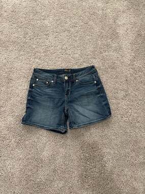 Seven7 Women's Mid Rise Jean Shorts with Embellished size 6